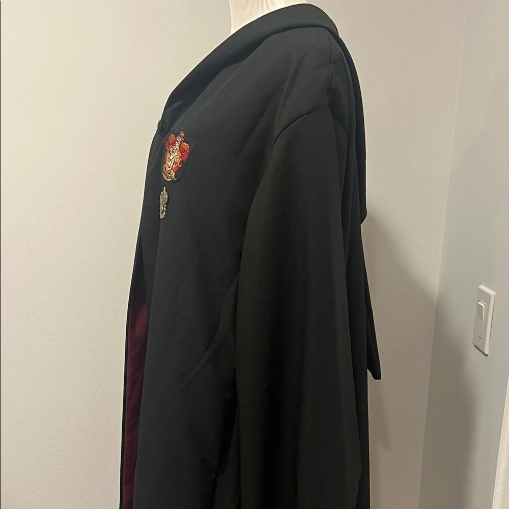 Black Wizard Robe with Red Accents - Picture 3 of 7